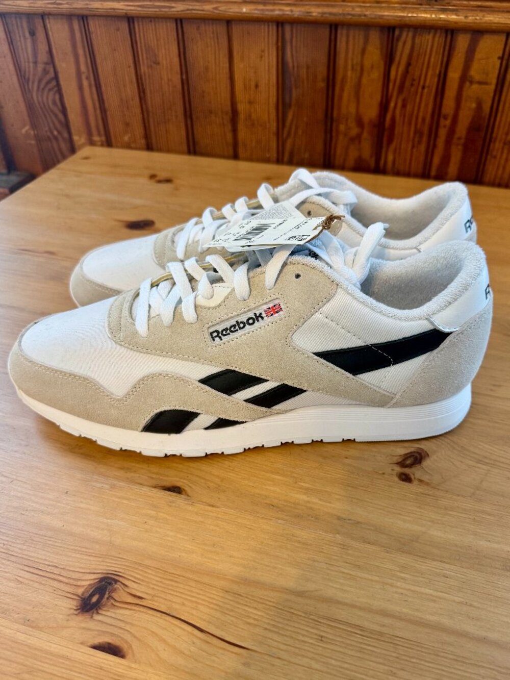 Reebok Classics - Picture 2 of 5